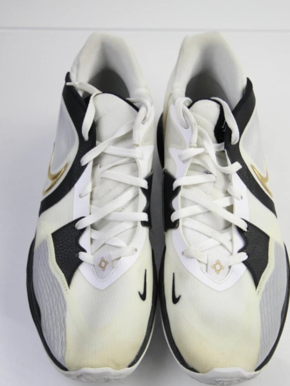 Mens Nike Kyrie basketball shoes.    size 15